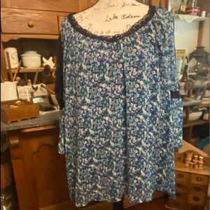 Westport size 3 floral shirt with cold shoulder like sleeves.